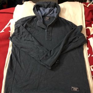 A&F MENS 1/4 BUTTON SAILOR LONG SLEEVE HOODIE.